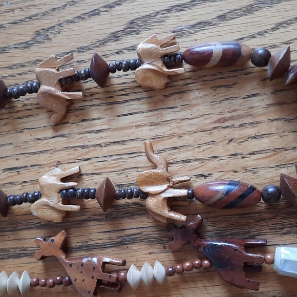 4 TRIBAL/AFRICAN CARVED WOOD & STONE NECKLACES - Picture 9 of 10